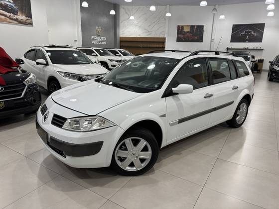 RENAULT MEGANE 1.6 DYNAMIQUE GRAND TOUR 16V FLEX 4P MANUAL RENAULT MEGANE 1.6 DYNAMIQUE GRAND TOUR 16V FLEX 4P MANUAL